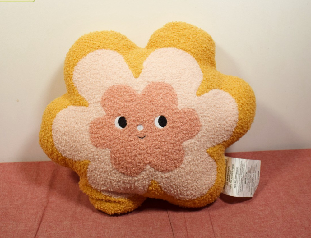 Pillowfort Flower Kids' 20" Dia. Decorative Pillow* #